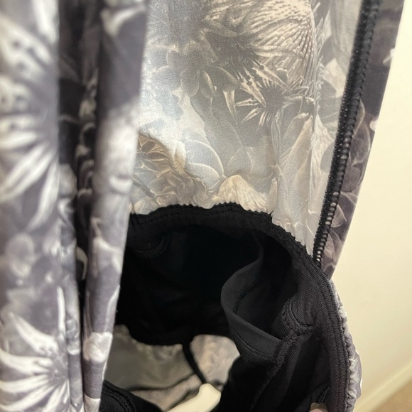 Lululemon The Runsie Flowabunga Black Angel Wing/Black Size 6 Women - Picture 12 of 16